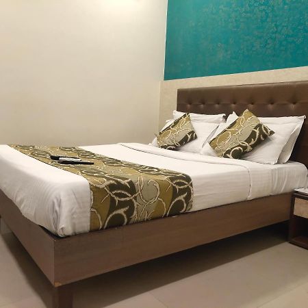 Hotel Golden Nest Popular Residency Мумбаи Экстерьер фото
