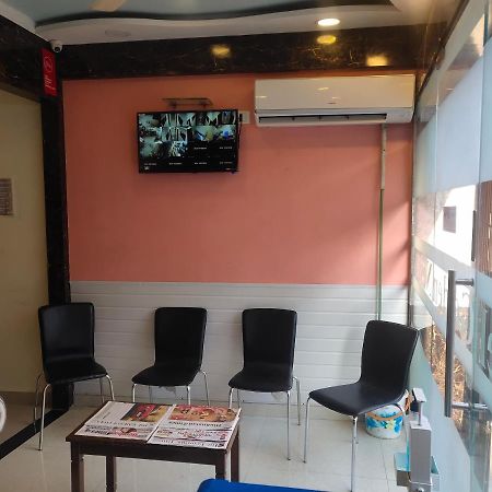 Hotel Golden Nest Popular Residency Мумбаи Экстерьер фото