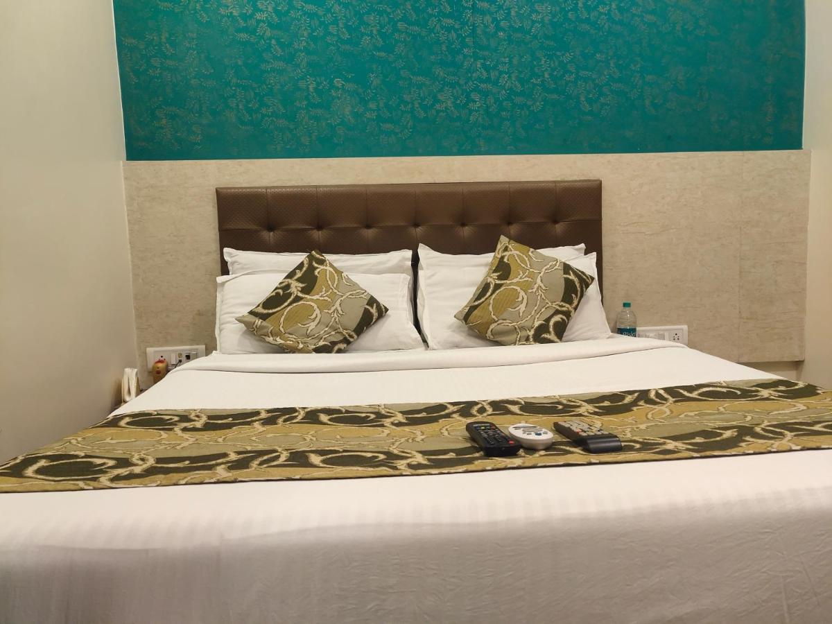 Hotel Golden Nest Popular Residency Мумбаи Экстерьер фото