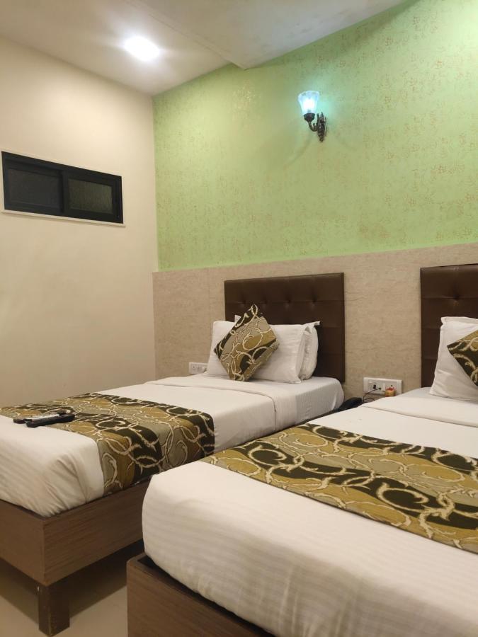 Hotel Golden Nest Popular Residency Мумбаи Экстерьер фото