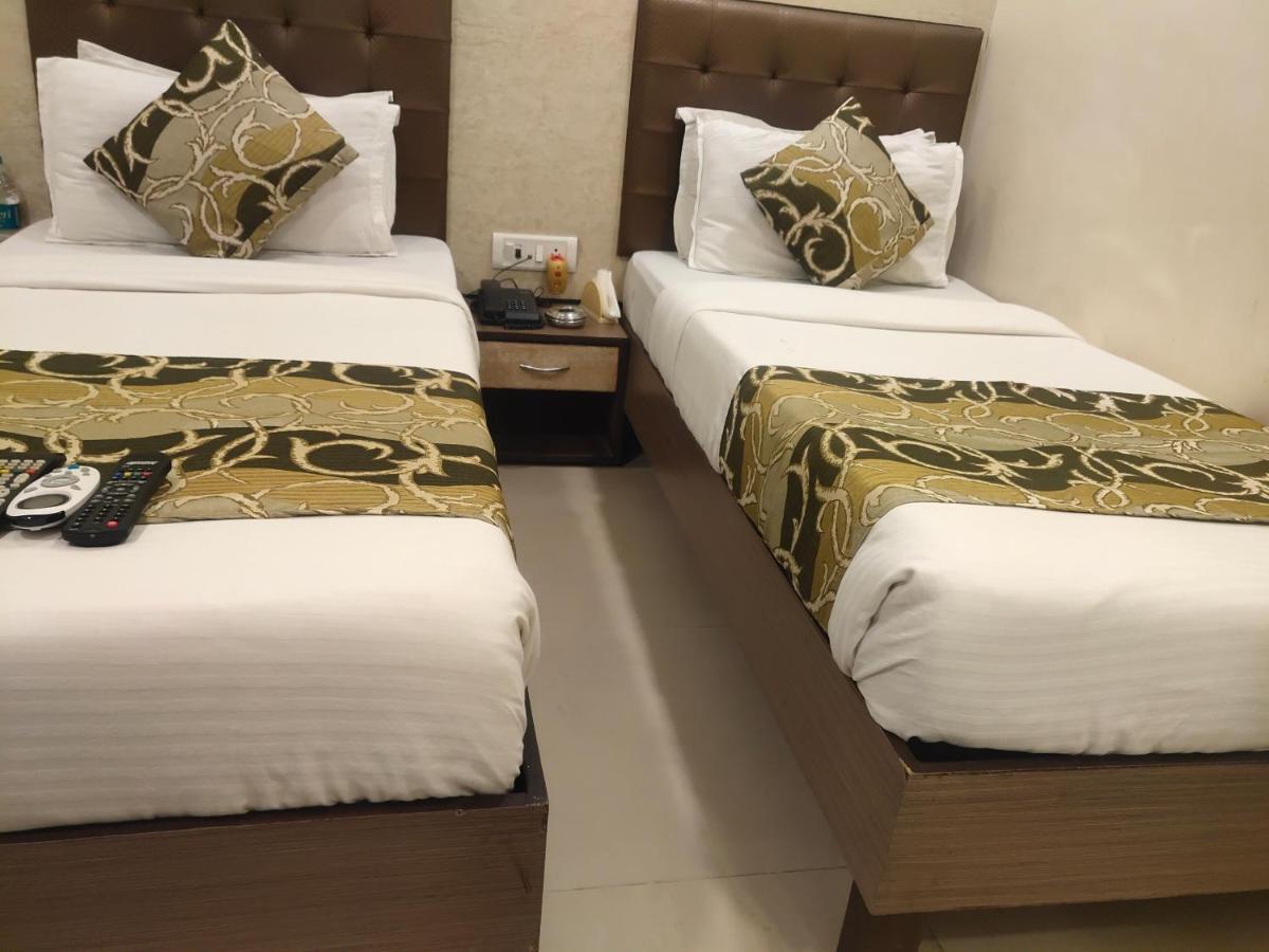 Hotel Golden Nest Popular Residency Мумбаи Экстерьер фото