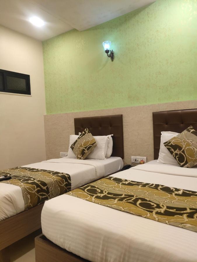 Hotel Golden Nest Popular Residency Мумбаи Экстерьер фото