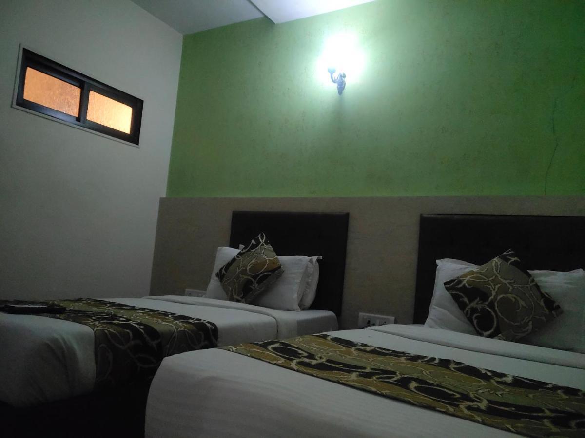 Hotel Golden Nest Popular Residency Мумбаи Экстерьер фото