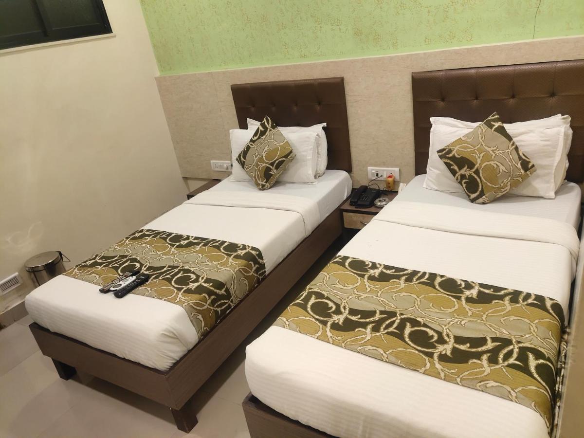 Hotel Golden Nest Popular Residency Мумбаи Экстерьер фото