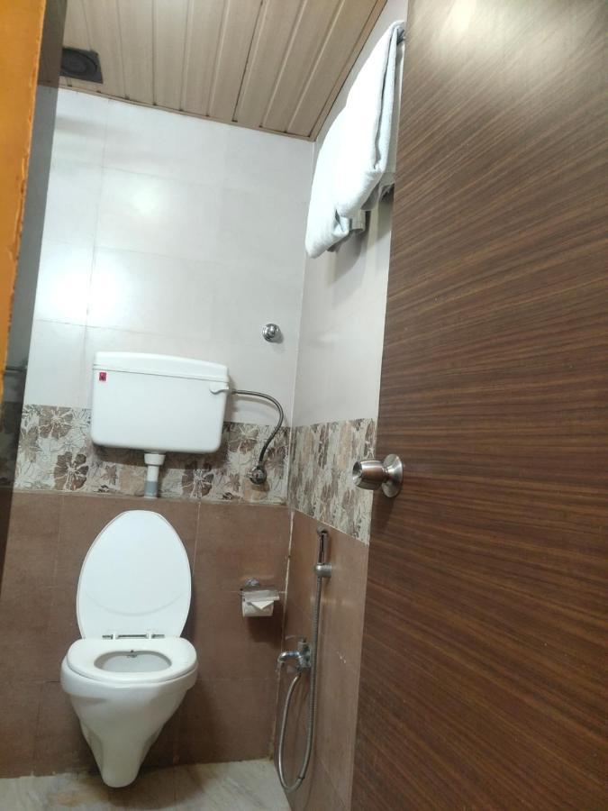 Hotel Golden Nest Popular Residency Мумбаи Экстерьер фото