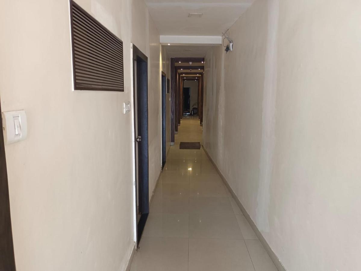 Hotel Golden Nest Popular Residency Мумбаи Экстерьер фото