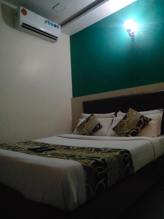 Hotel Golden Nest Popular Residency Мумбаи Экстерьер фото
