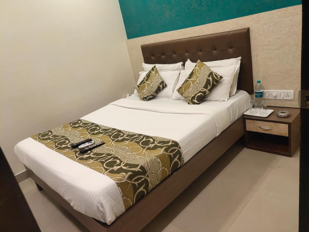 Hotel Golden Nest Popular Residency Мумбаи Экстерьер фото