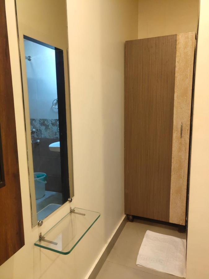 Hotel Golden Nest Popular Residency Мумбаи Экстерьер фото
