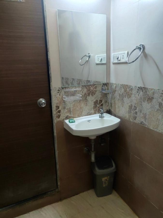 Hotel Golden Nest Popular Residency Мумбаи Экстерьер фото