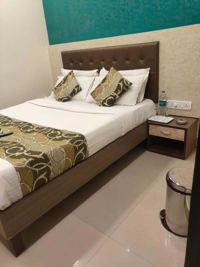 Hotel Golden Nest Popular Residency Мумбаи Экстерьер фото