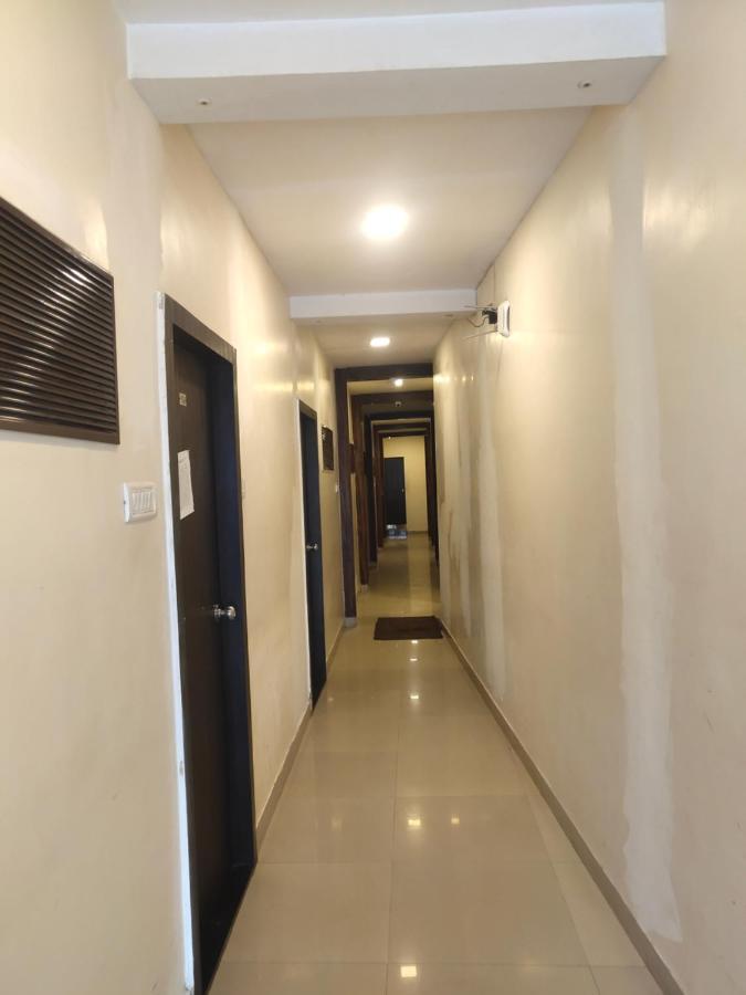Hotel Golden Nest Popular Residency Мумбаи Экстерьер фото